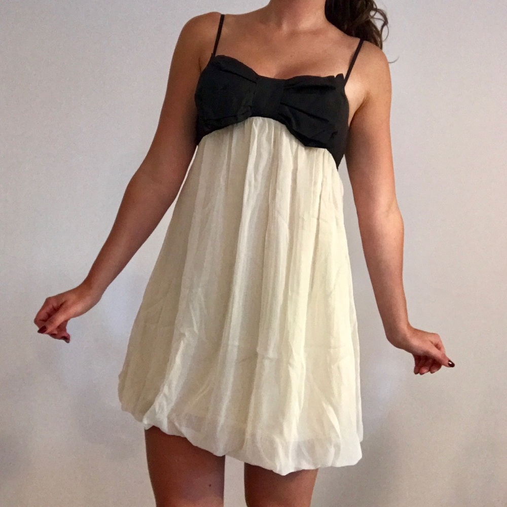 Black and white dress - Picture 3 of 8